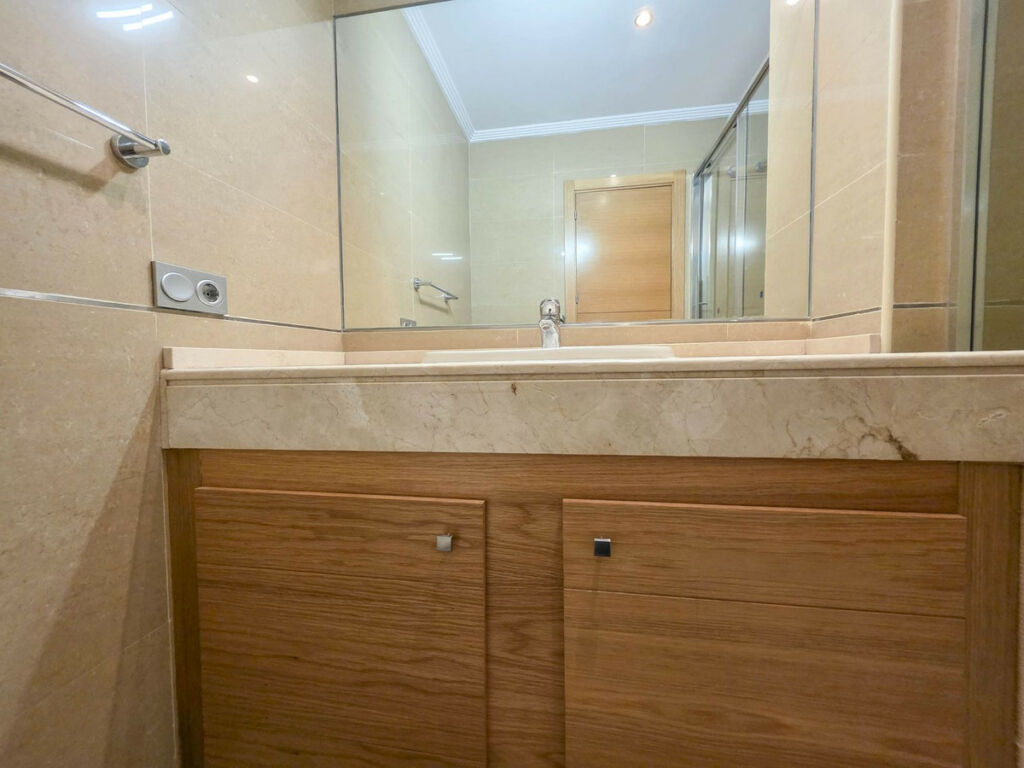Middle Floor Apartment La Duquesa Málaga - image 31