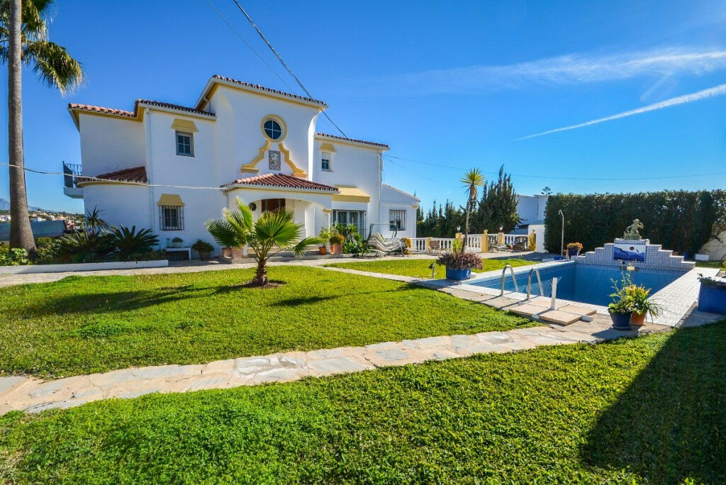 Detached Villa Estepona Málaga - image 31