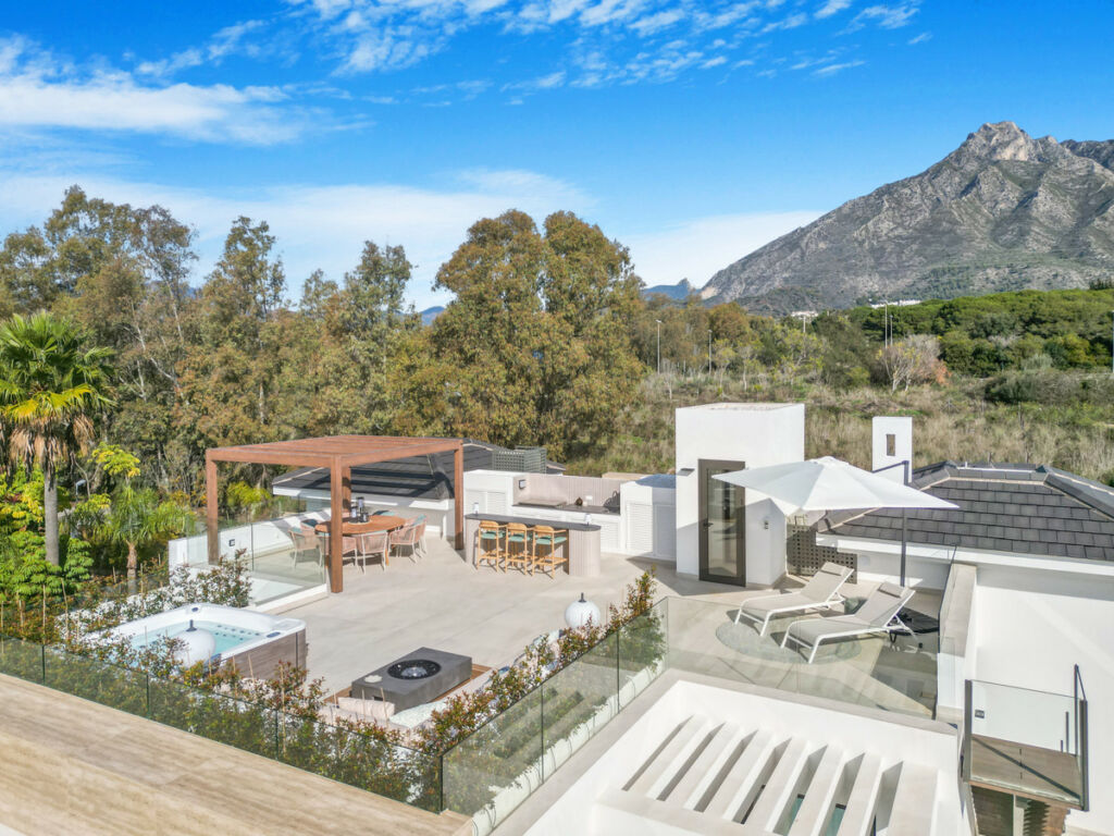 Detached Villa The Golden Mile Málaga - image 31