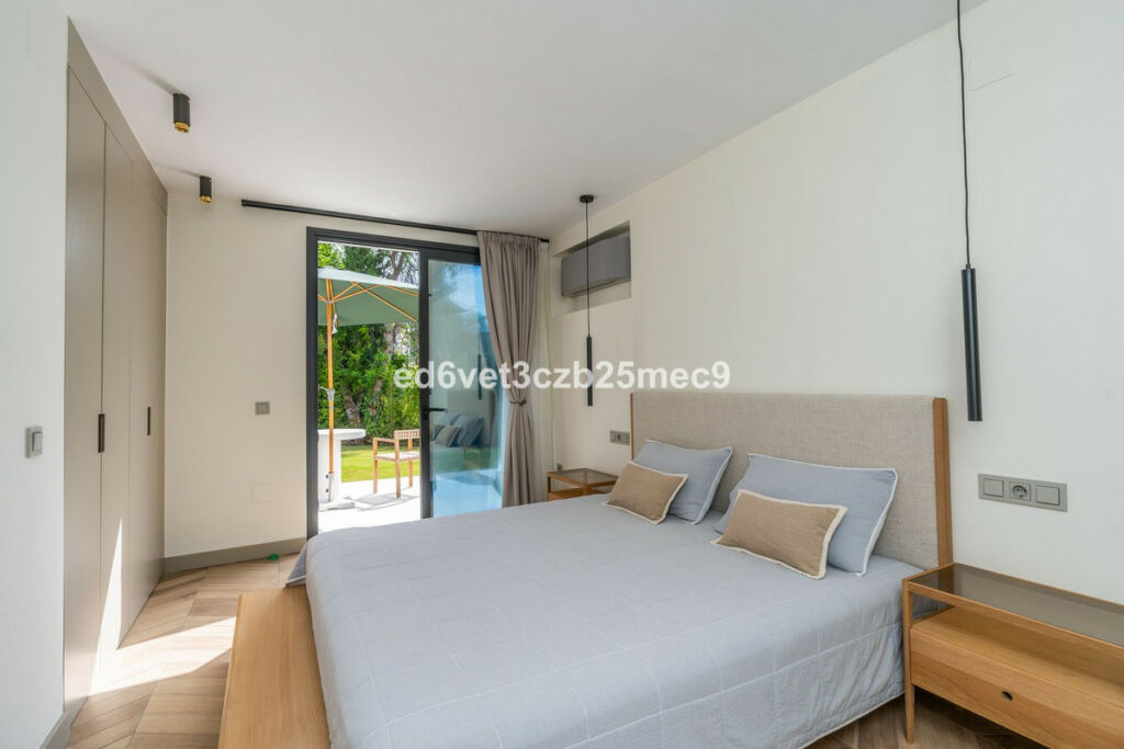 Detached Villa Nueva Andalucía Málaga - image 31