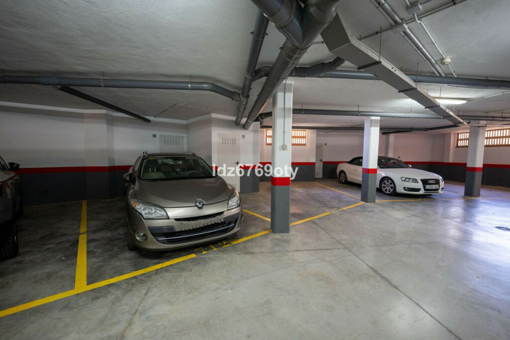 Middle Floor Apartment Benalmadena Málaga - image 31
