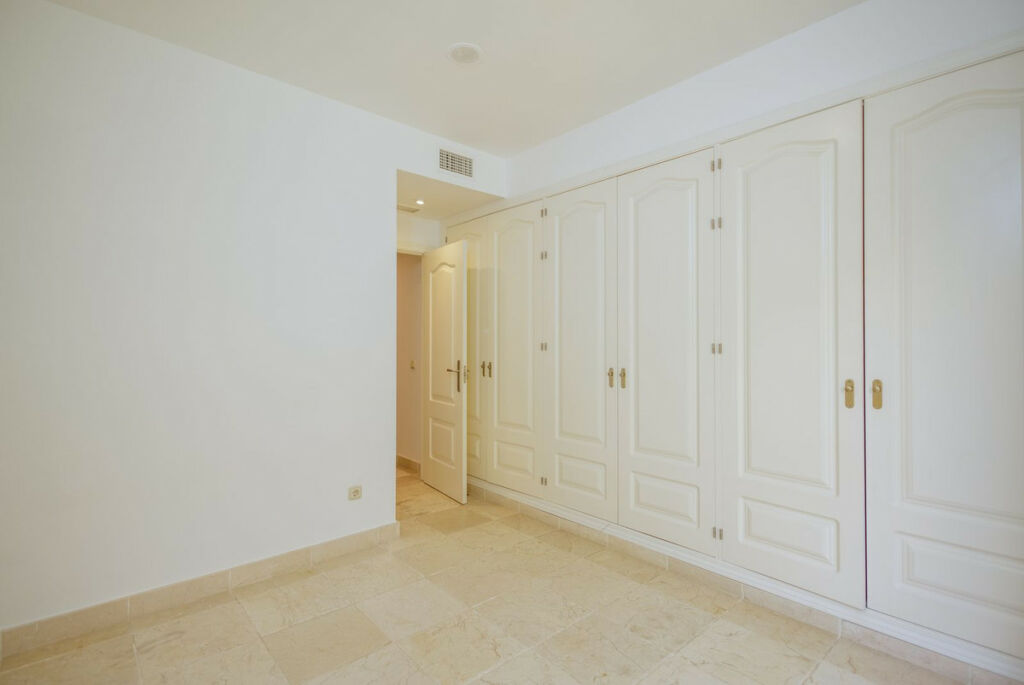 Middle Floor Apartment Estepona Málaga - image 31
