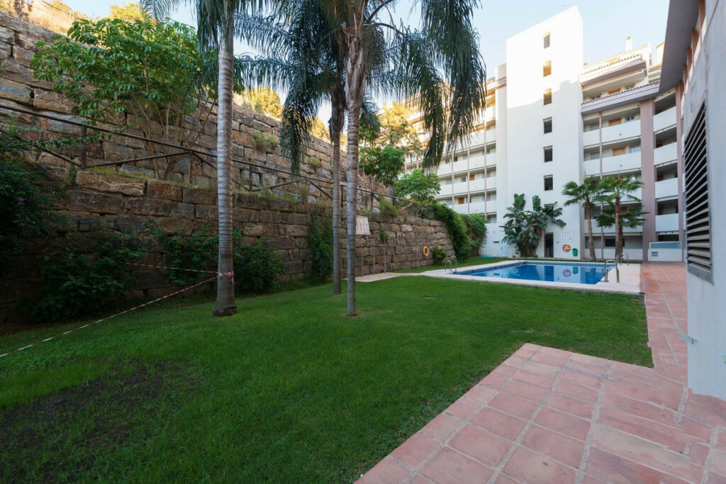 Middle Floor Apartment Los Pacos Málaga - image 31