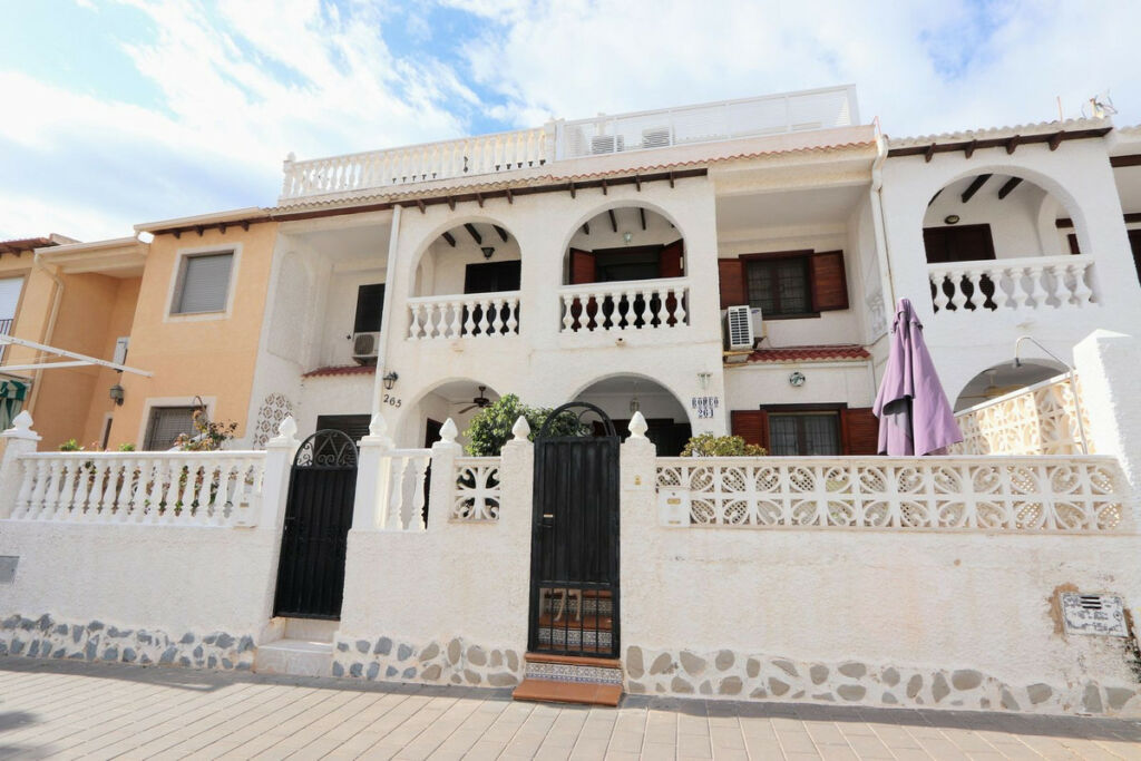 Townhouse Mil Palmeras Alicante - image 31