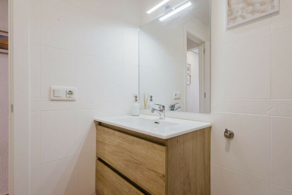 Middle Floor Apartment Torrevieja Alicante - image 31