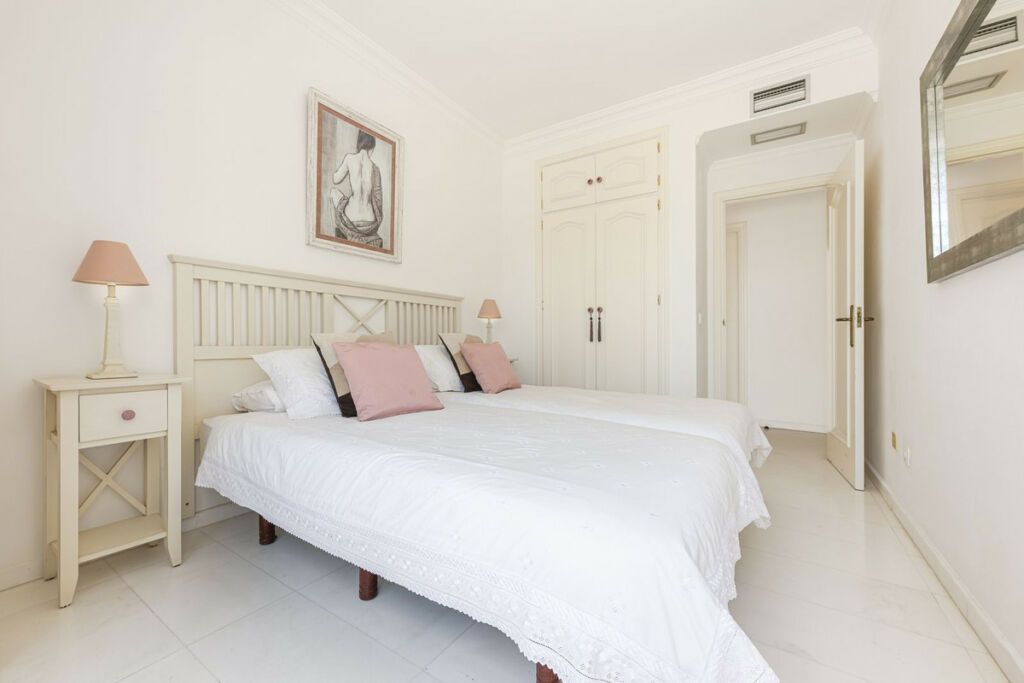 Middle Floor Apartment The Golden Mile Málaga - image 31