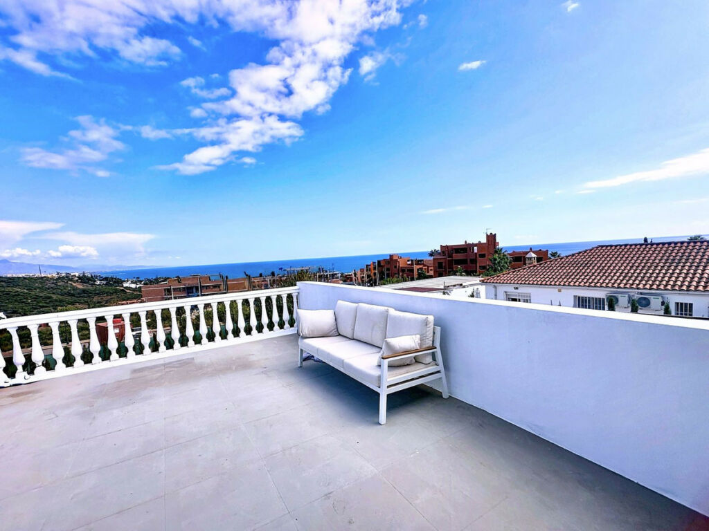 Detached Villa Estepona Málaga - image 31
