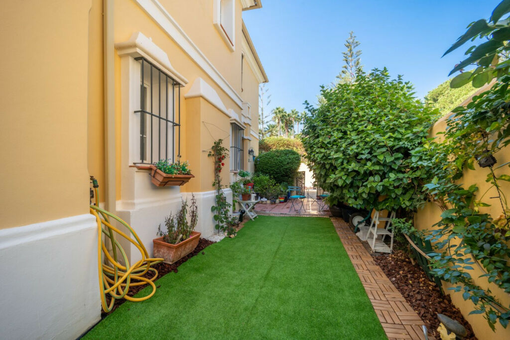 Semi-Detached House Elviria Málaga - image 31
