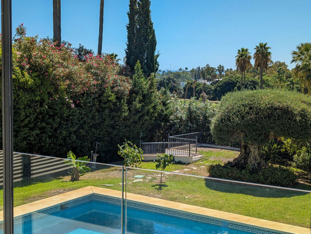 Detached Villa Nueva Andalucía Málaga - zdjęcie 32