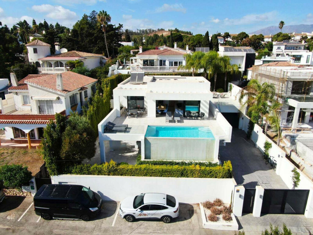Detached Villa El Chaparral Málaga - image 32