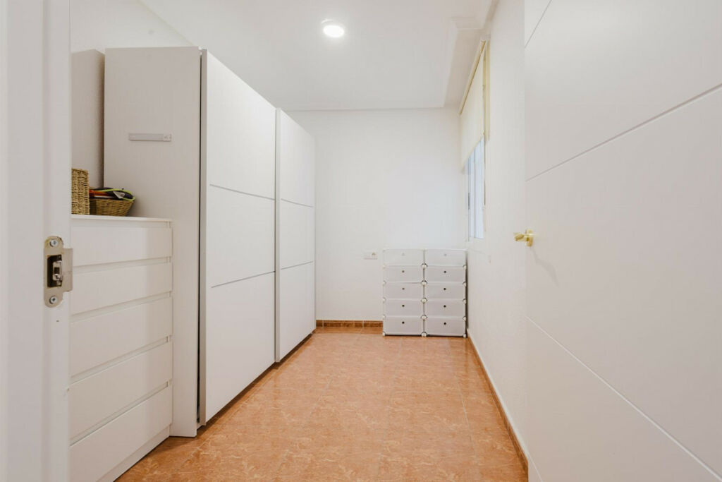 Middle Floor Apartment Torrevieja Alicante - image 32