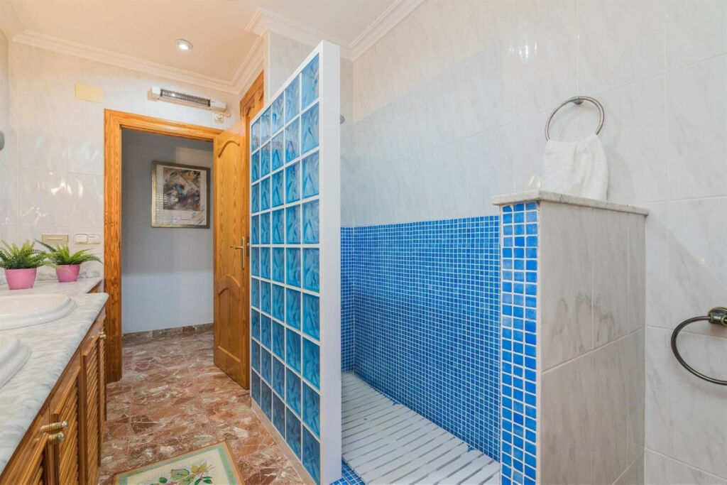 Detached Villa Elche Alicante - image 32