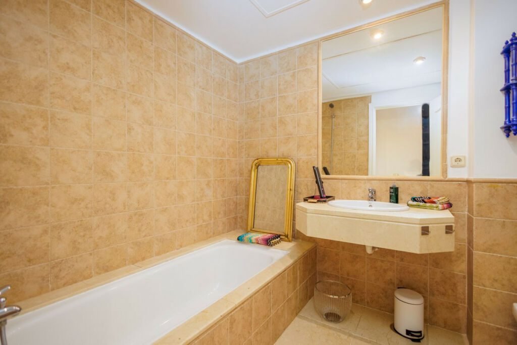 Middle Floor Apartment Estepona Málaga - image 32