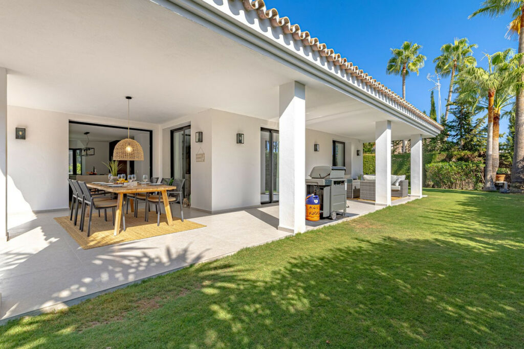 Detached Villa Nueva Andalucía Málaga - image 32
