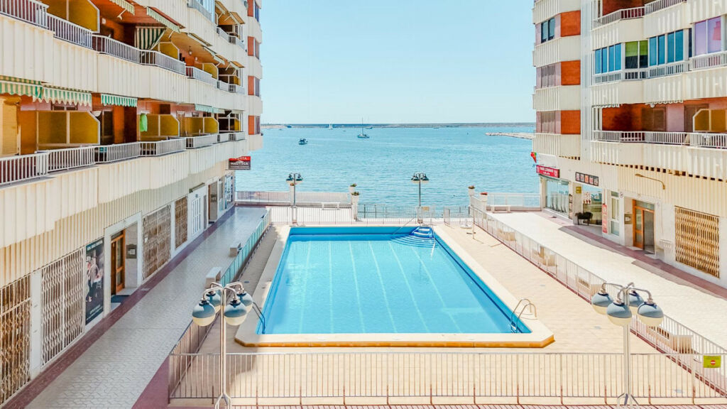 Middle Floor Apartment Torrevieja Alicante - image 32