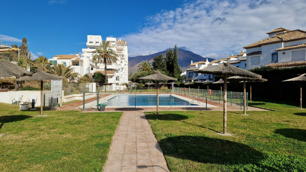 Middle Floor Apartment Estepona Málaga - image 32