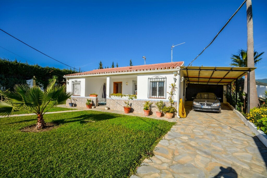 Detached Villa Estepona Málaga - image 32