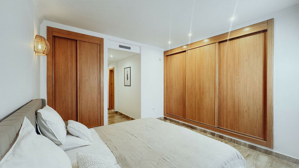 Middle Floor Apartment Estepona Málaga - image 32