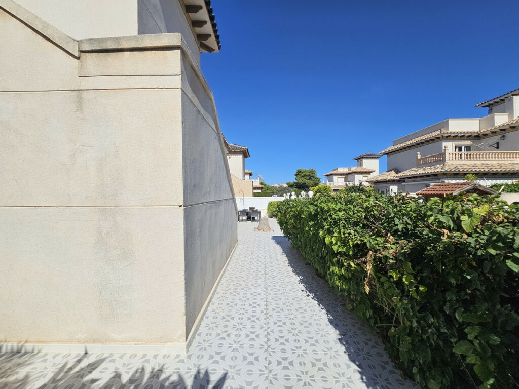 Detached Villa Cabo Roig Alicante - image 32