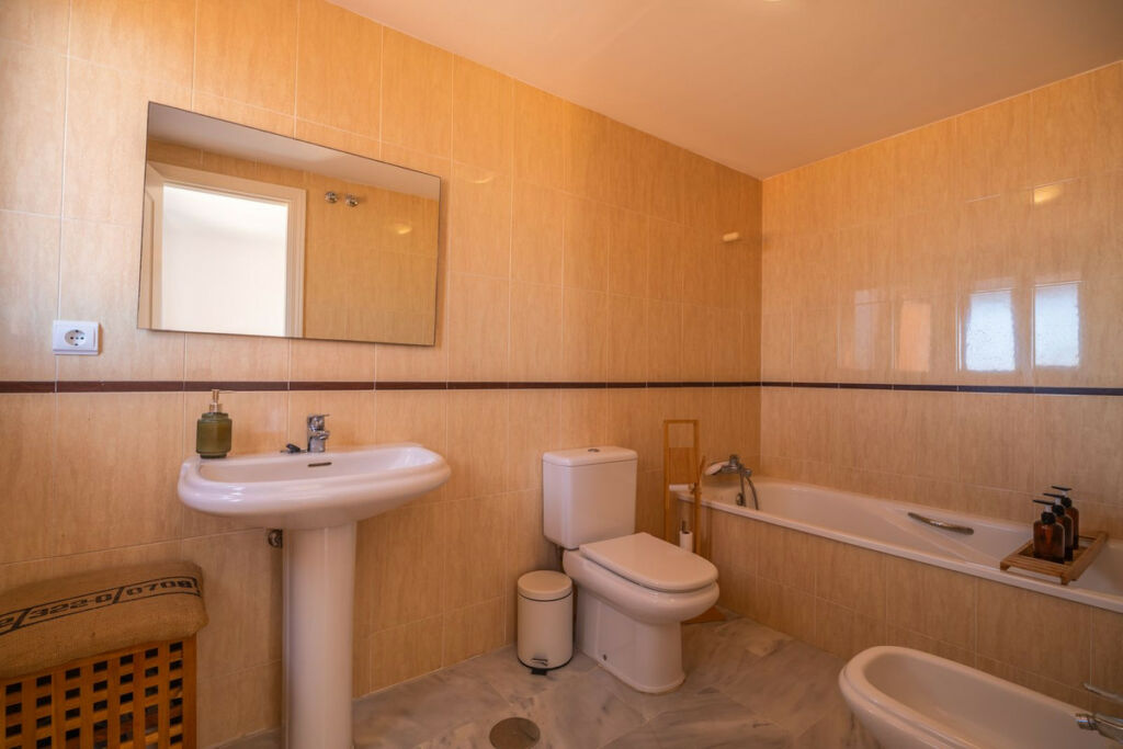 Penthouse La Duquesa Málaga - image 32