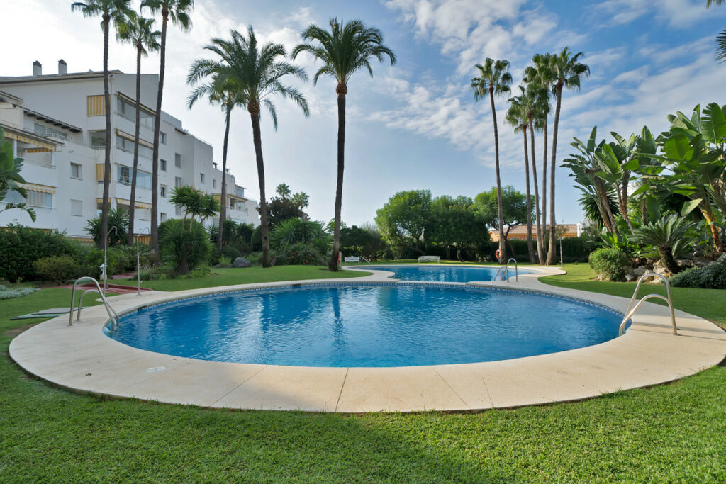 Middle Floor Apartment Estepona Málaga - image 32