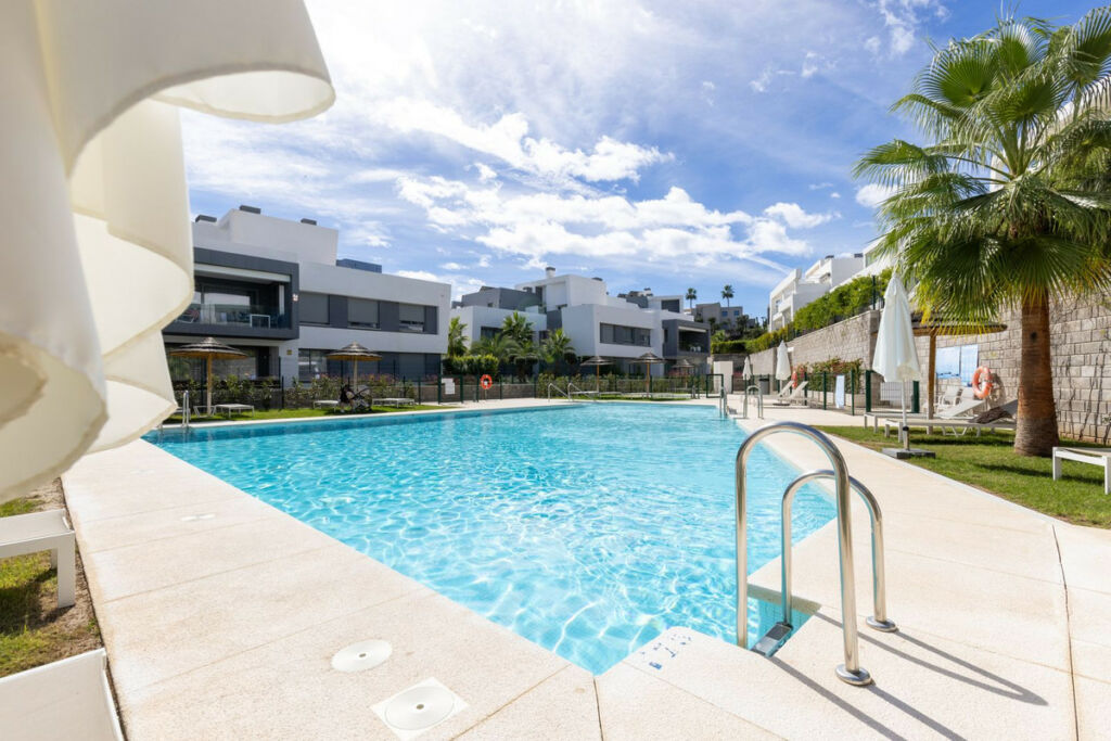 Middle Floor Apartment Selwo Málaga - image 32