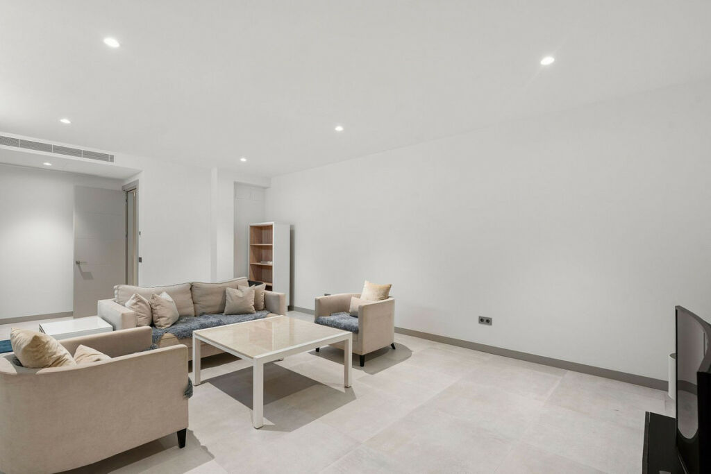 Detached Villa Nueva Andalucía Málaga - image 32