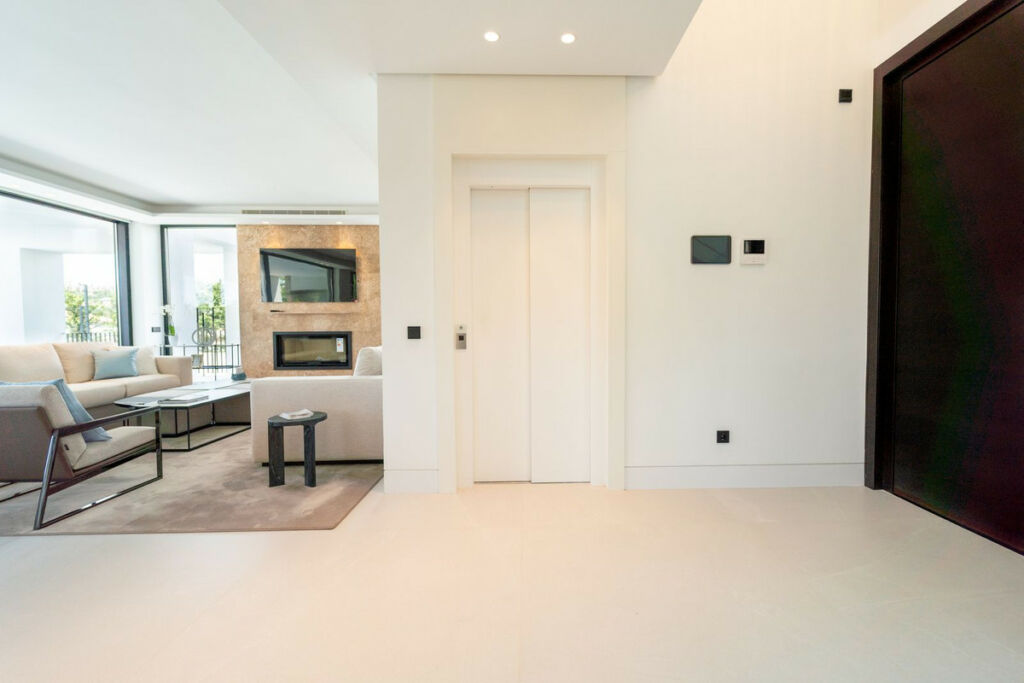 Detached Villa Nueva Andalucía Málaga - image 32