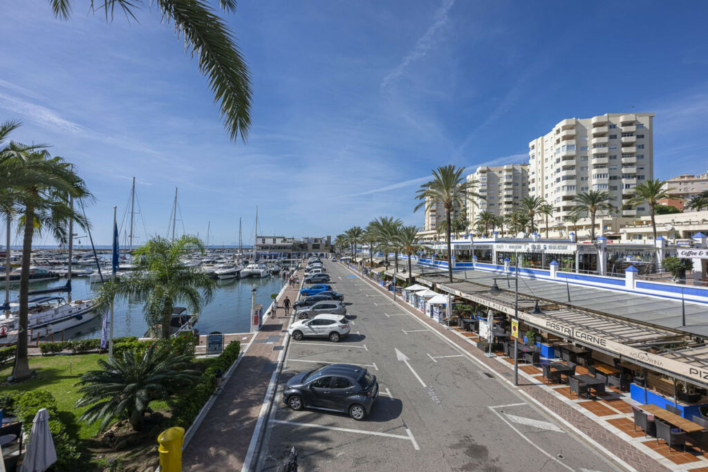 Middle Floor Apartment Estepona Málaga - image 23