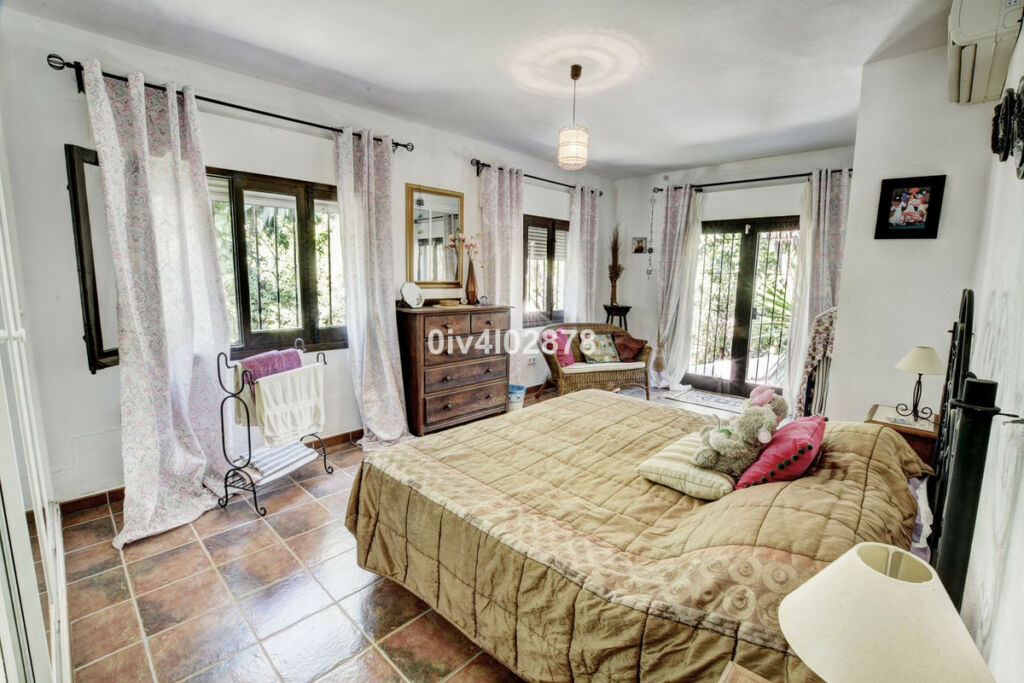 Detached Villa Benalmadena Pueblo Málaga - image 32