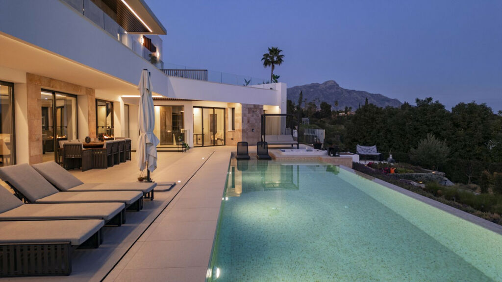 Detached Villa Benahavís Málaga - image 32