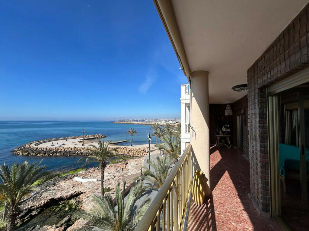 Middle Floor Apartment Torrevieja Alicante - image 32