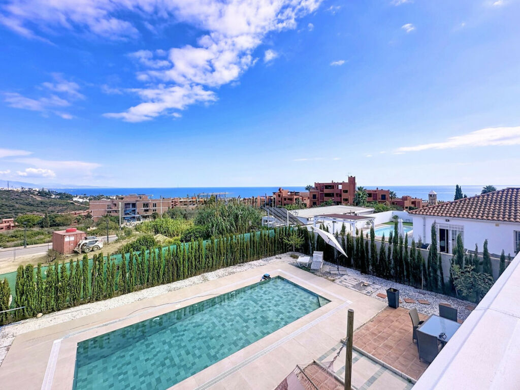 Detached Villa Estepona Málaga - image 32