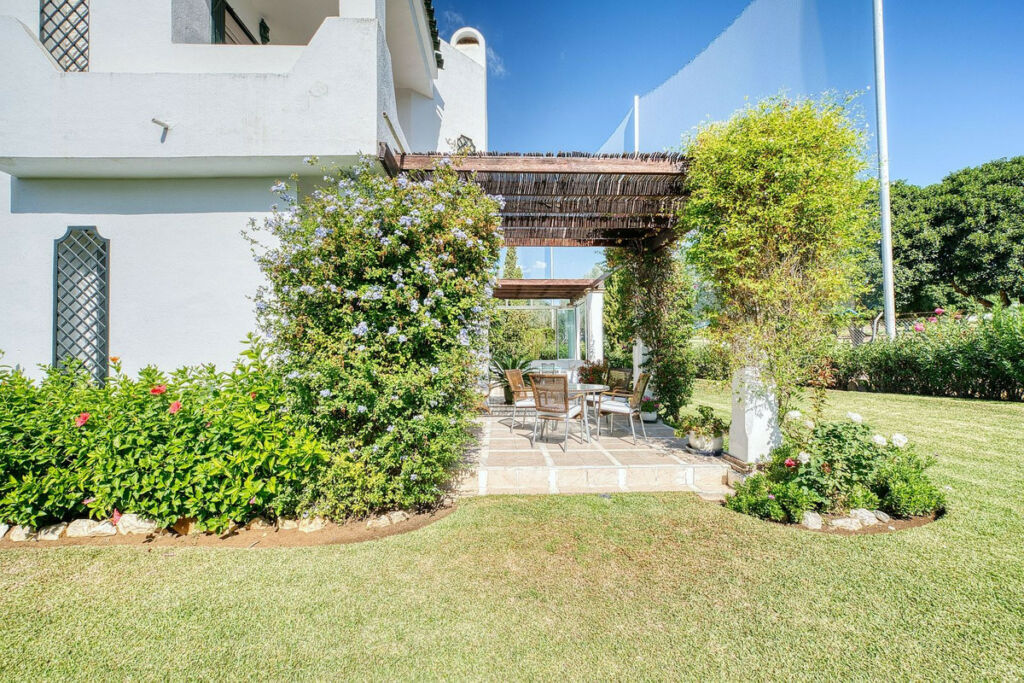 Detached Villa Nueva Andalucía Málaga - image 32