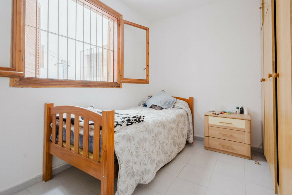 Middle Floor Apartment Torrevieja Alicante - image 32