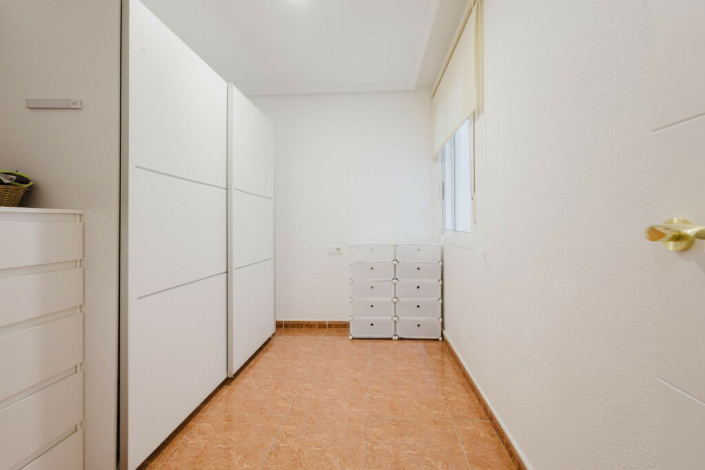 Middle Floor Apartment Torrevieja Alicante - image 33