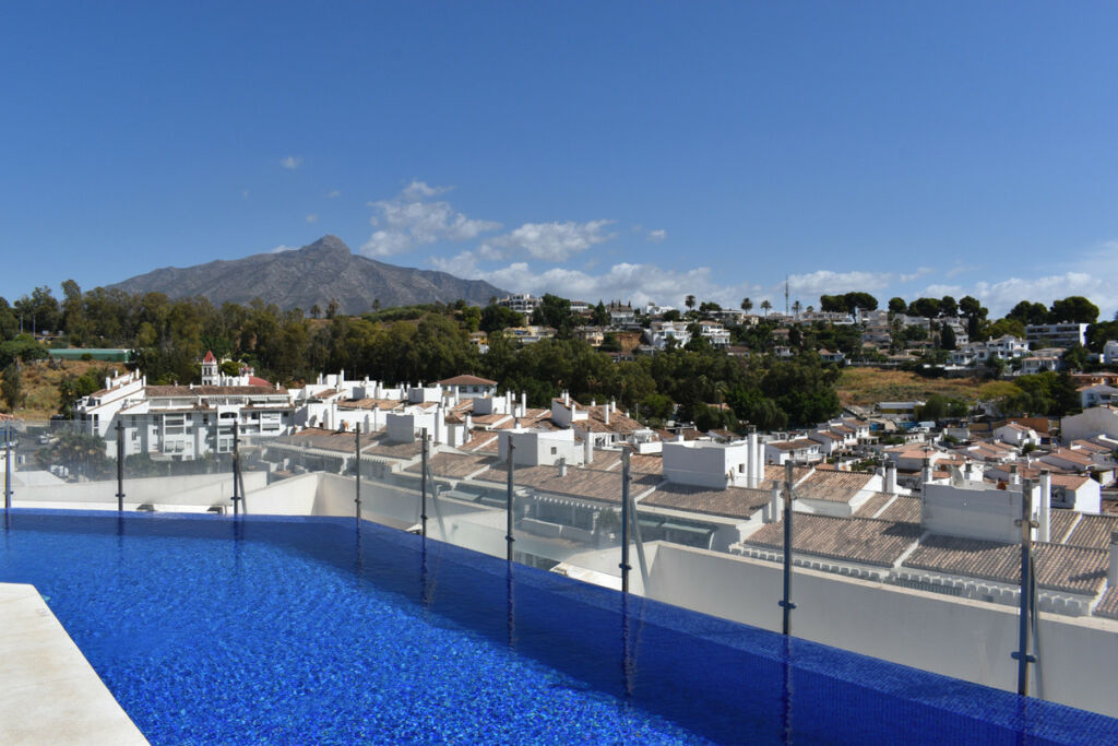 Middle Floor Apartment Nueva Andalucía Málaga - image 33