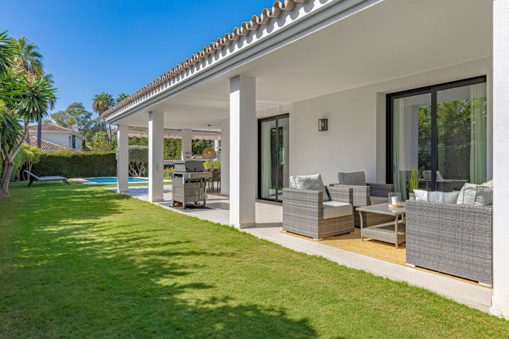 Detached Villa Nueva Andalucía Málaga - image 33