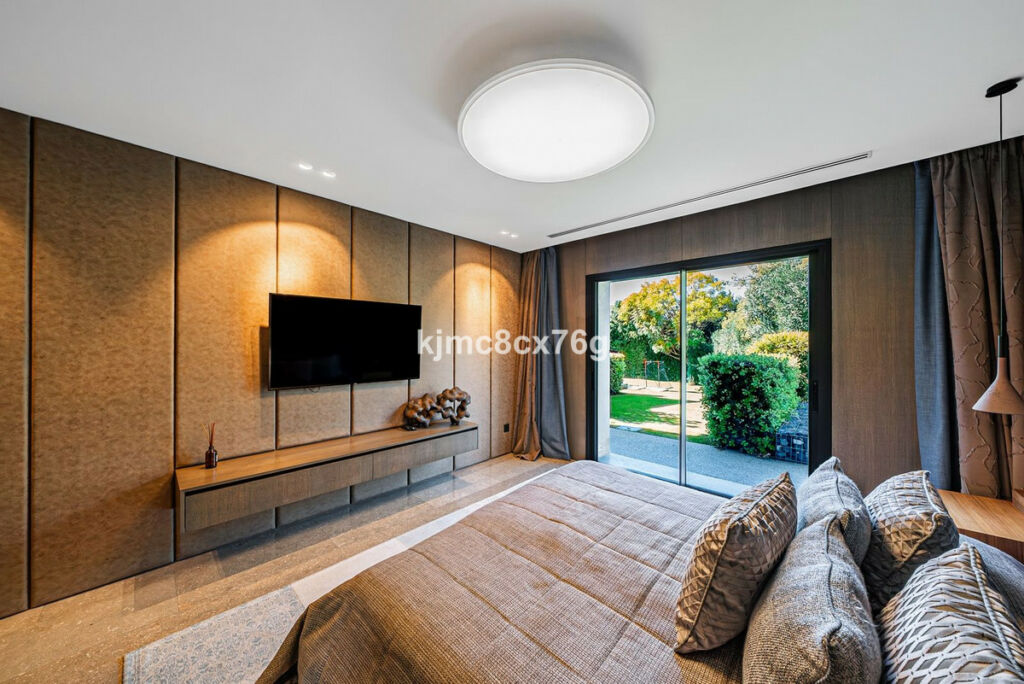 Detached Villa Guadalmina Baja Málaga - image 33