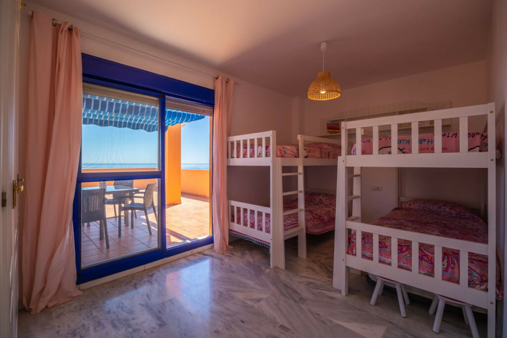 Penthouse La Duquesa Málaga - image 33