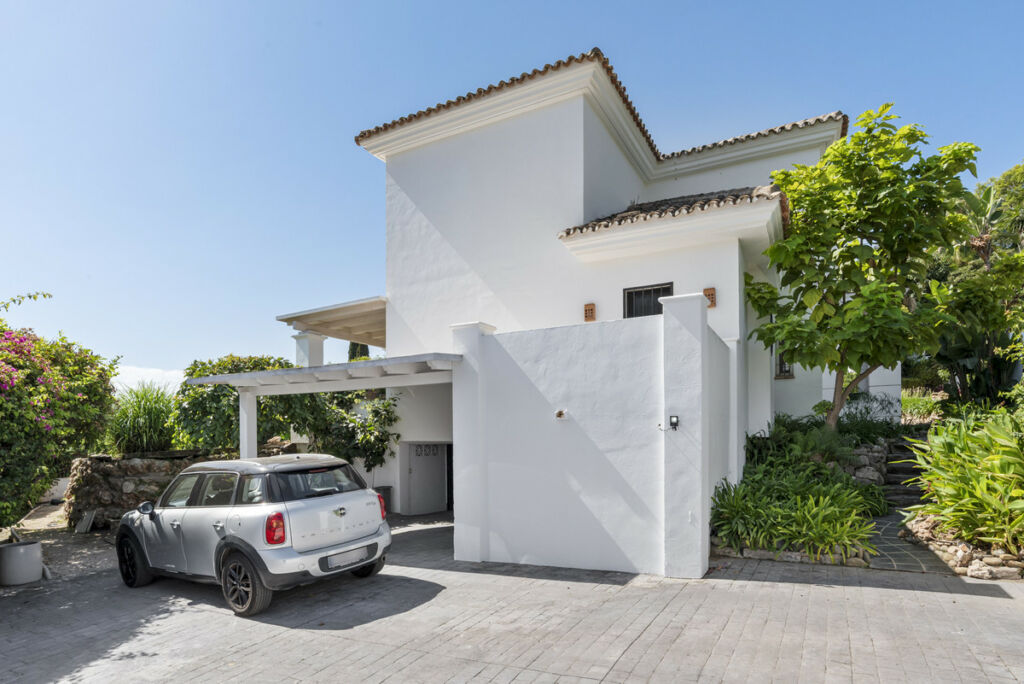 Detached Villa Nueva Andalucía Málaga - image 33