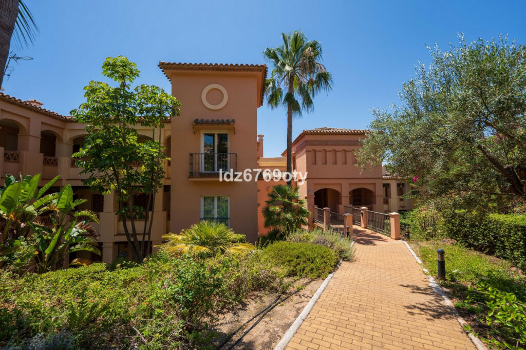 Middle Floor Apartment Benalmadena Málaga - image 33