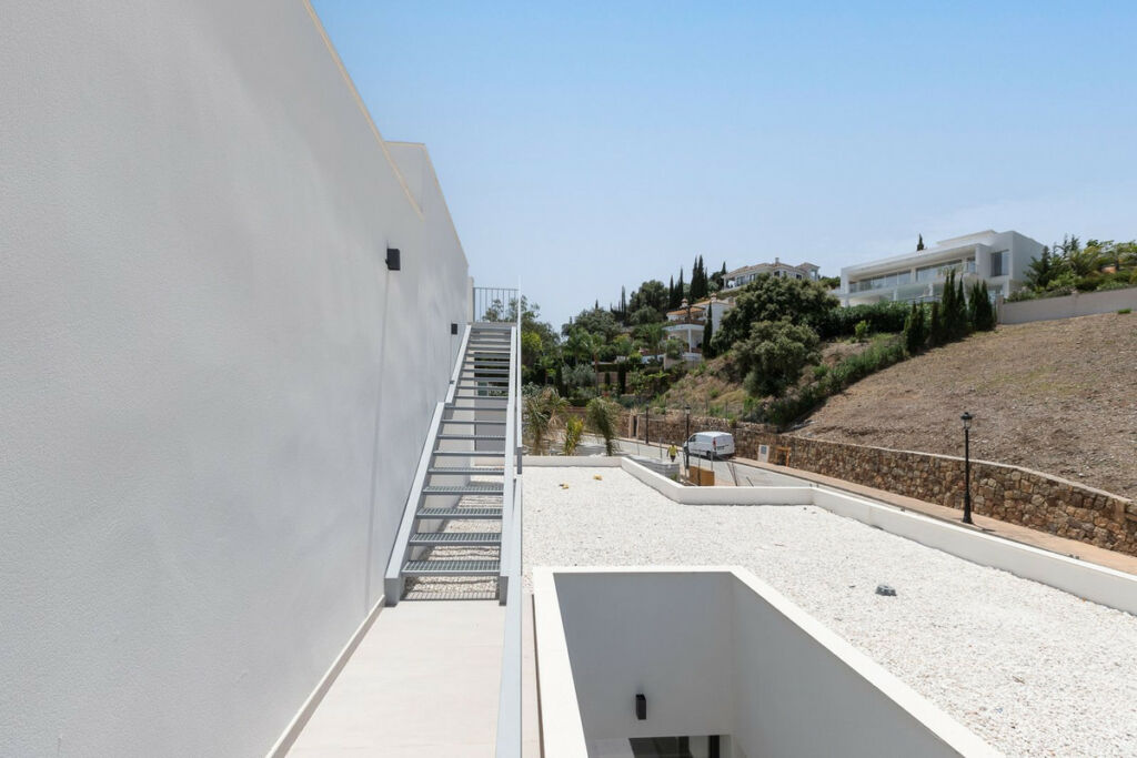 Detached Villa Elviria Málaga - image 33