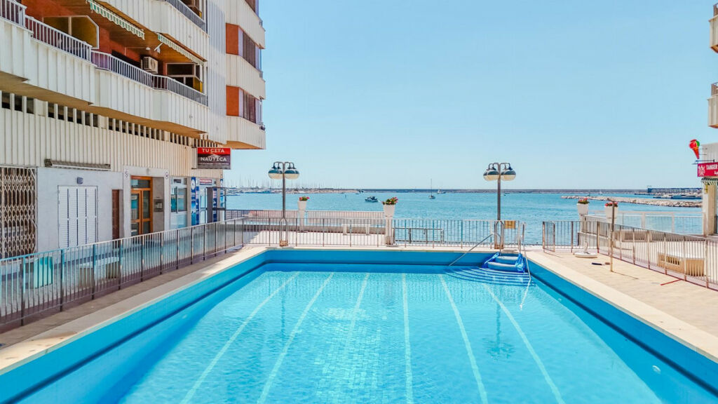 Middle Floor Apartment Torrevieja Alicante - image 34