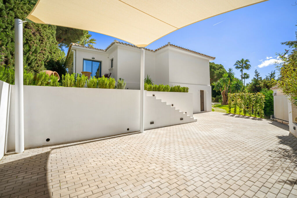 Detached Villa Nueva Andalucía Málaga - image 34