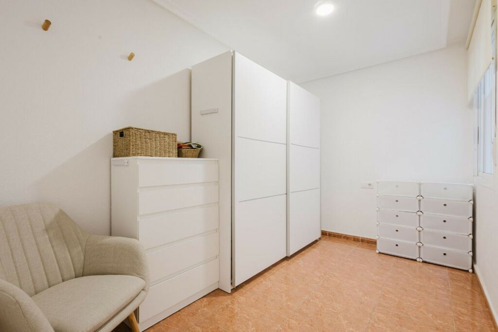 Middle Floor Apartment Torrevieja Alicante - image 34