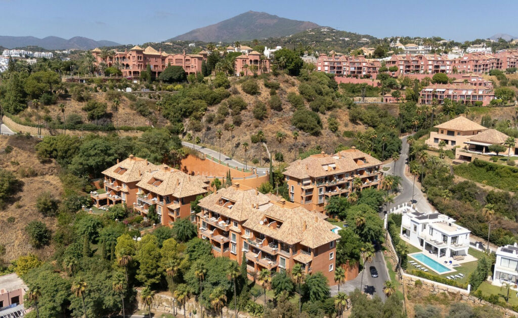 Middle Floor Apartment Benahavís Málaga - image 34
