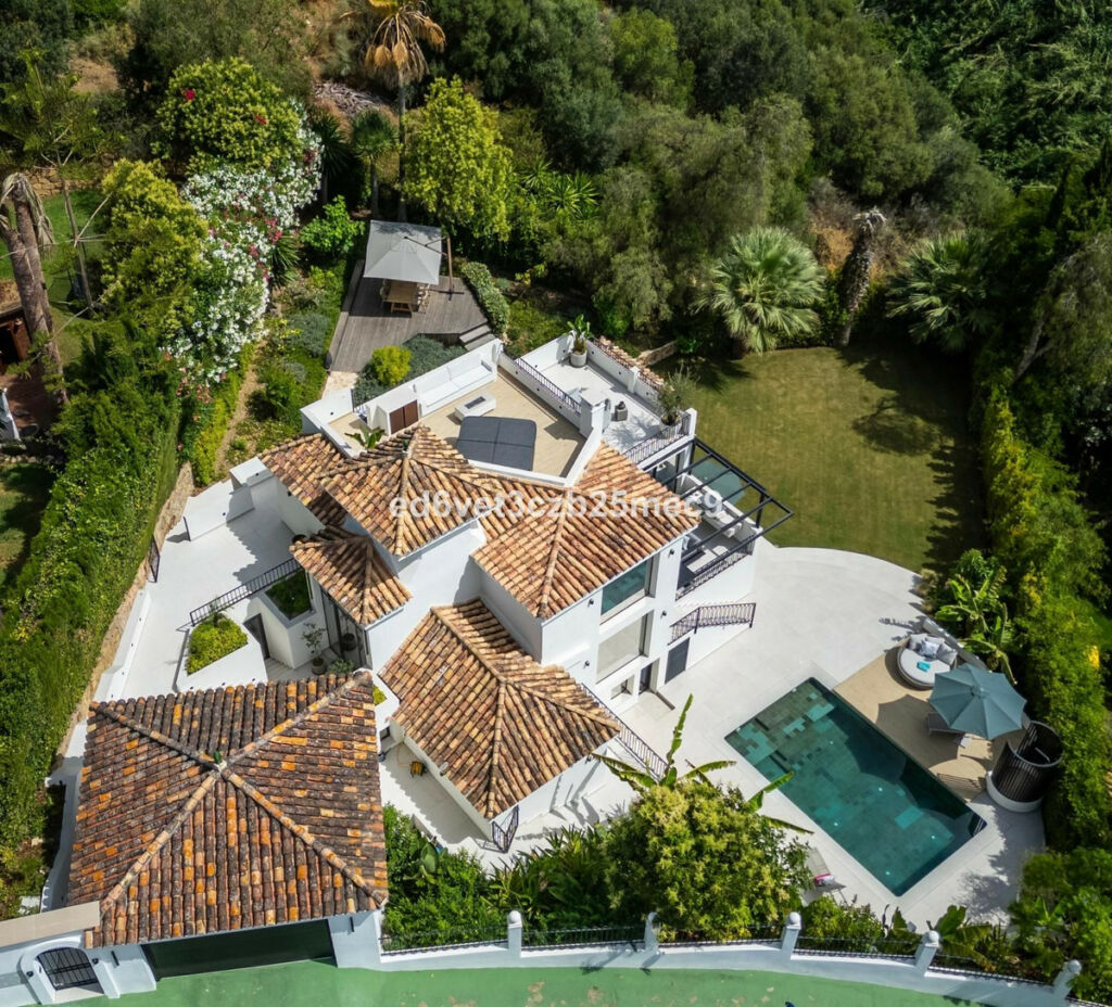 Detached Villa Nueva Andalucía Málaga - image 34