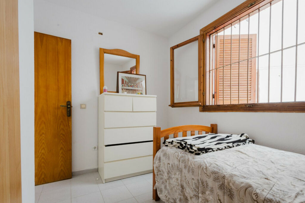 Middle Floor Apartment Torrevieja Alicante - image 34