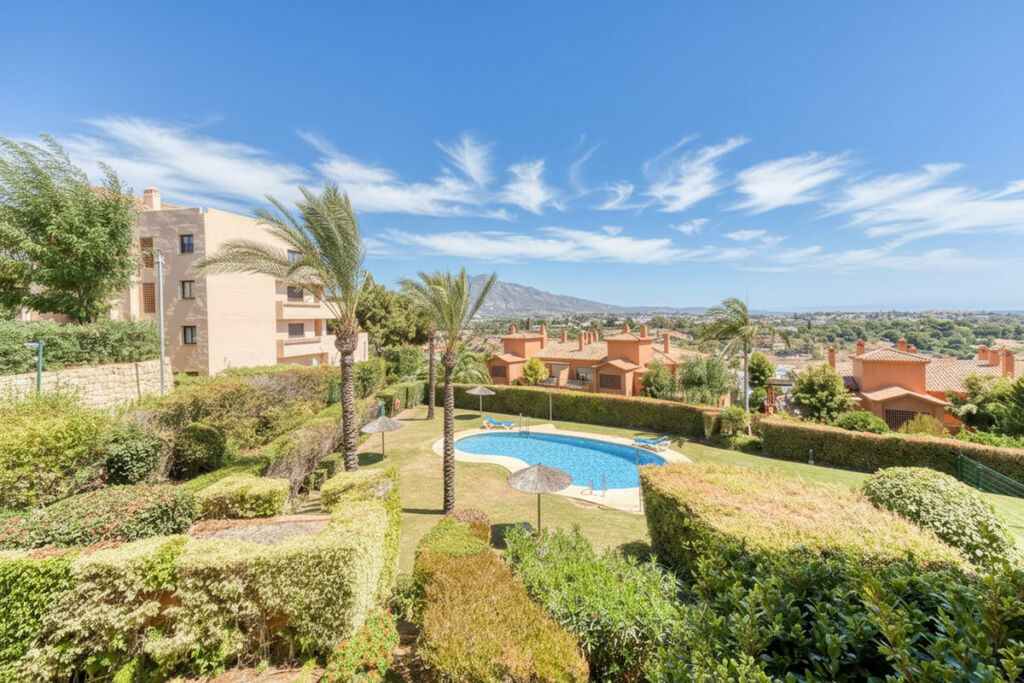 Middle Floor Apartment Estepona Málaga - image 34